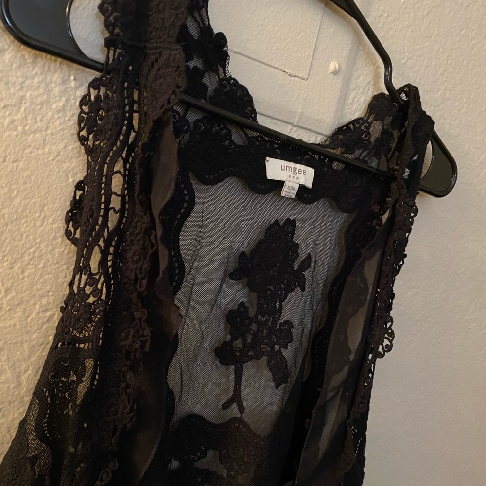 Black Vest - Picture 2 of 6